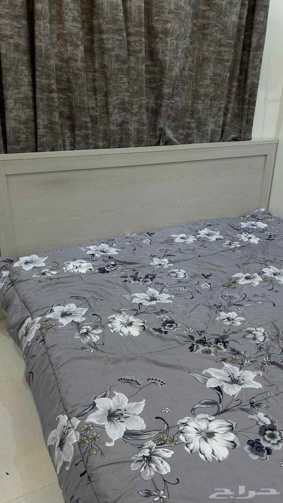 للبيع سرير نفرين مع الطراحه الماركة هوم سنتر64549205772163113