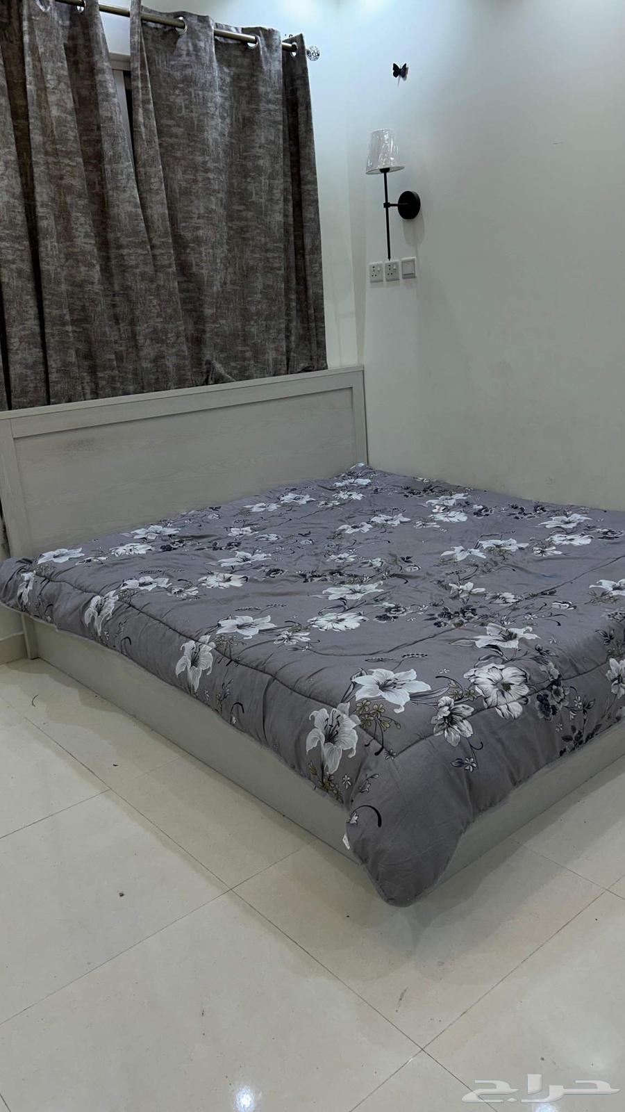 للبيع سرير نفرين مع الطراحه الماركة هوم سنتر64549205772163114