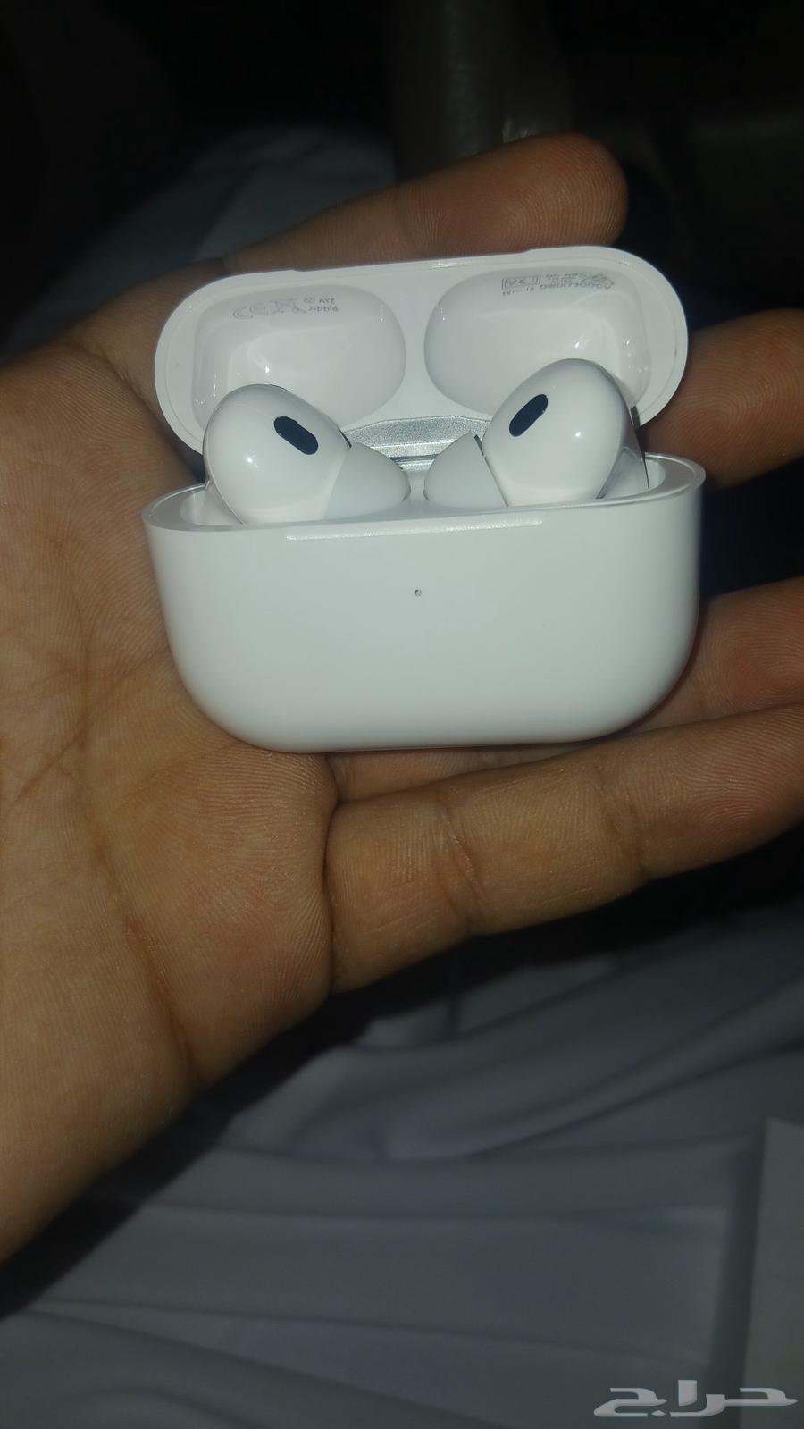 سماعة ابل جديدة بكرتونها وشاحنها اصلي64553214798465111