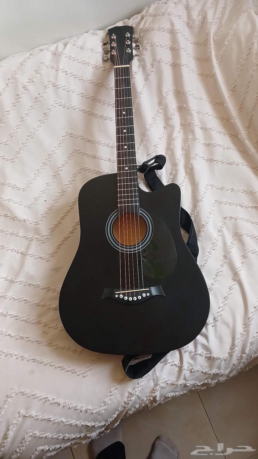 قيتار اكوستك للبيع على السوم64549107003649111