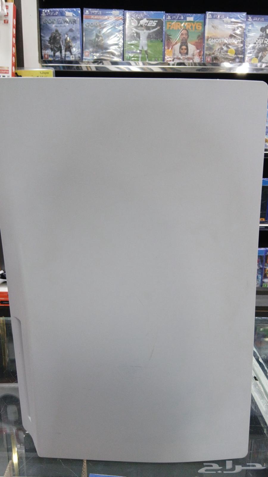 Sony 5 with 825 storage and two controllers64552774864897113