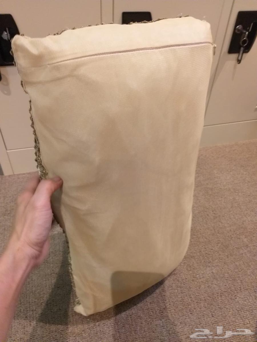 Assorted Cushions and Pillows64548730676995112