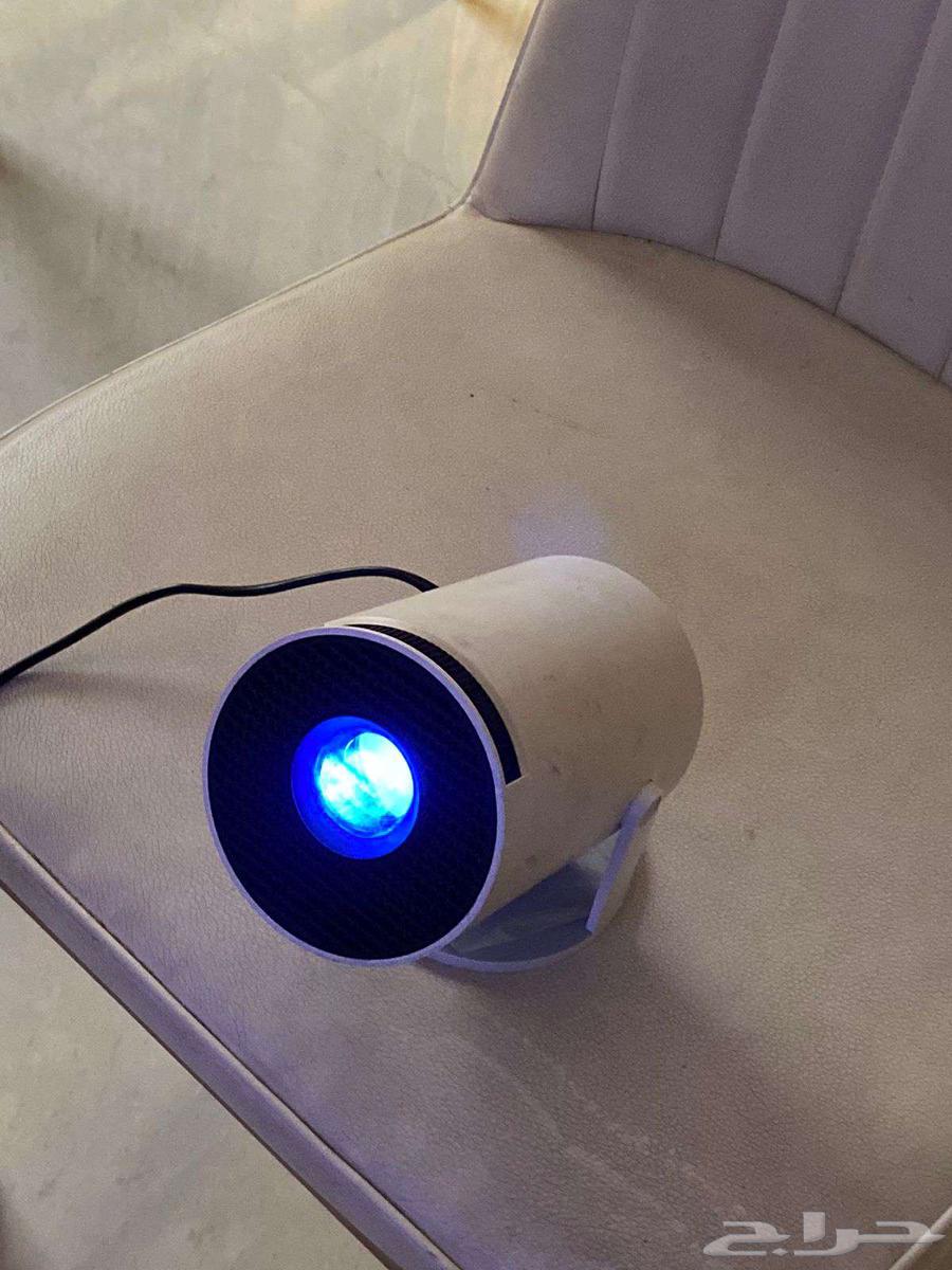 Projector and speakers64548098326915112