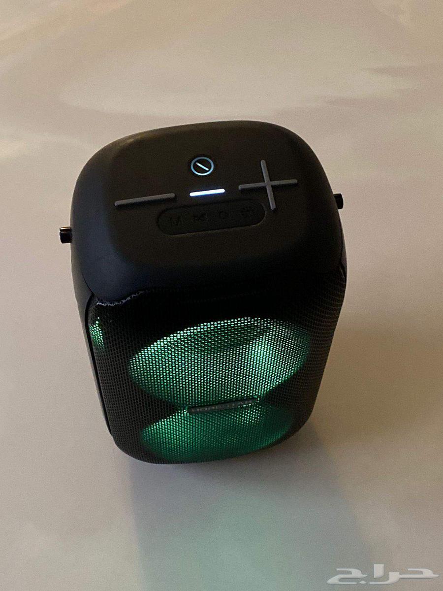 Projector and speakers64548098326915110