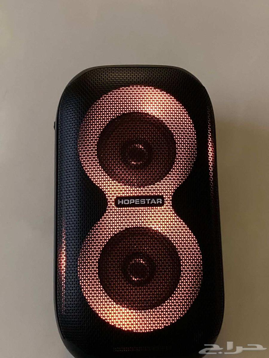 Projector and speakers64548098326915113