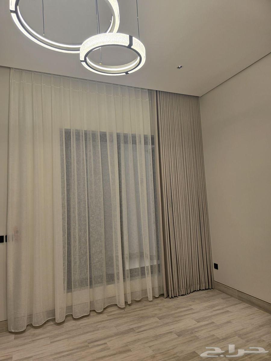 Sofa upholstery, springing, and curtain roller detailing64247241339265113