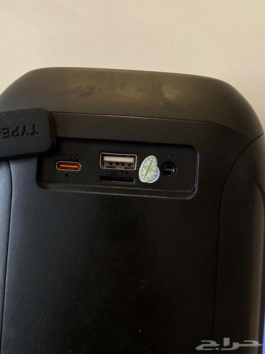 Projector and speakers64548098326915111