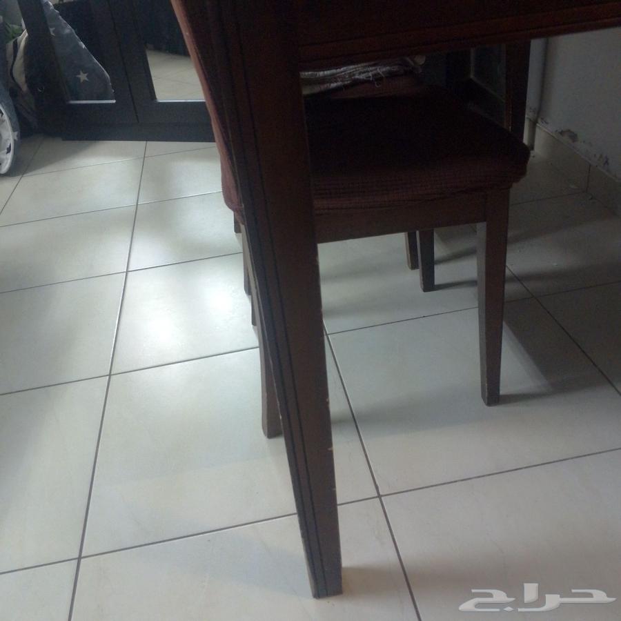 Table64547972630402112