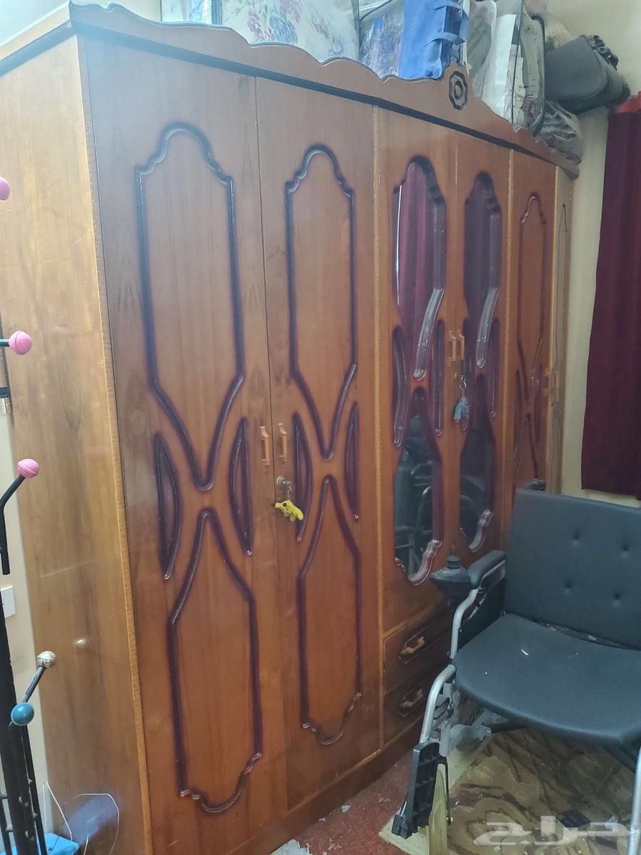 There is a bed, cabinets, and a dressing table for sale64546553745794113