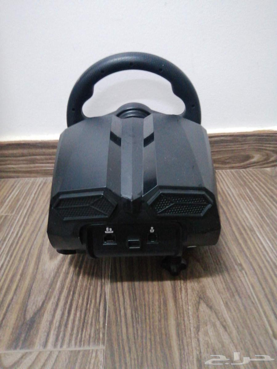 Steering wheel and normal gear shift and pedals with all their commitments64552547962626114