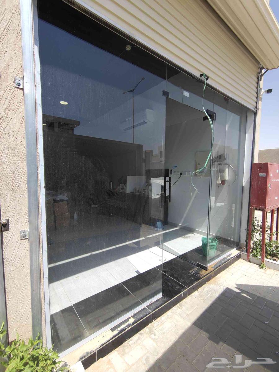 باب يدوي للمحل شبه الجديد64549697865858110