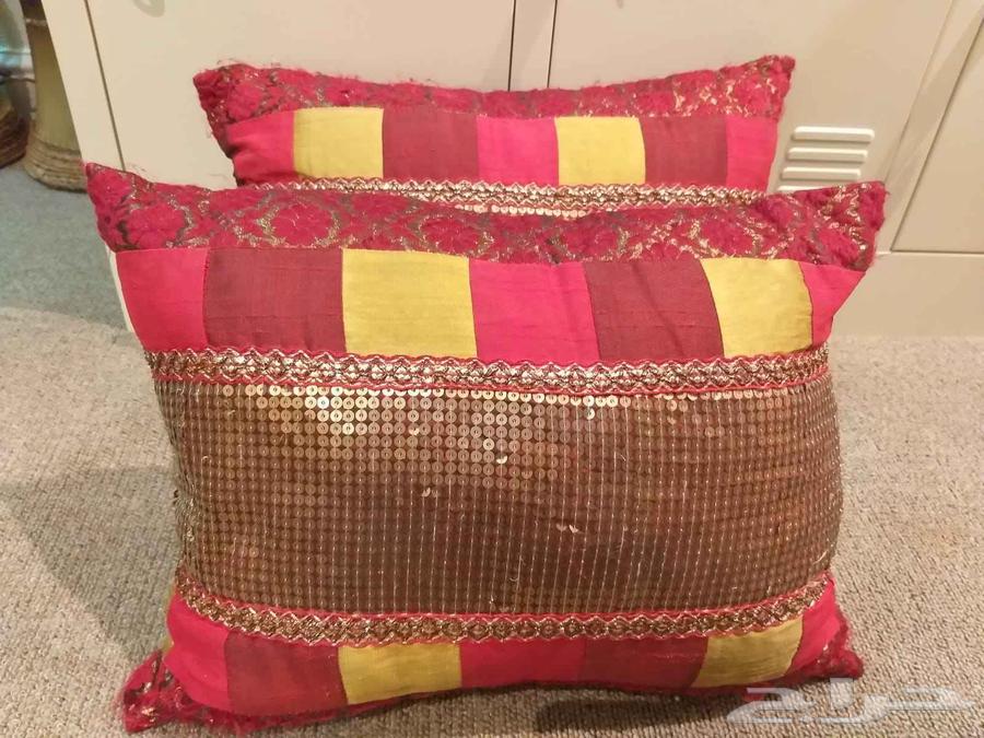 Assorted Cushions and Pillows64548730676995113