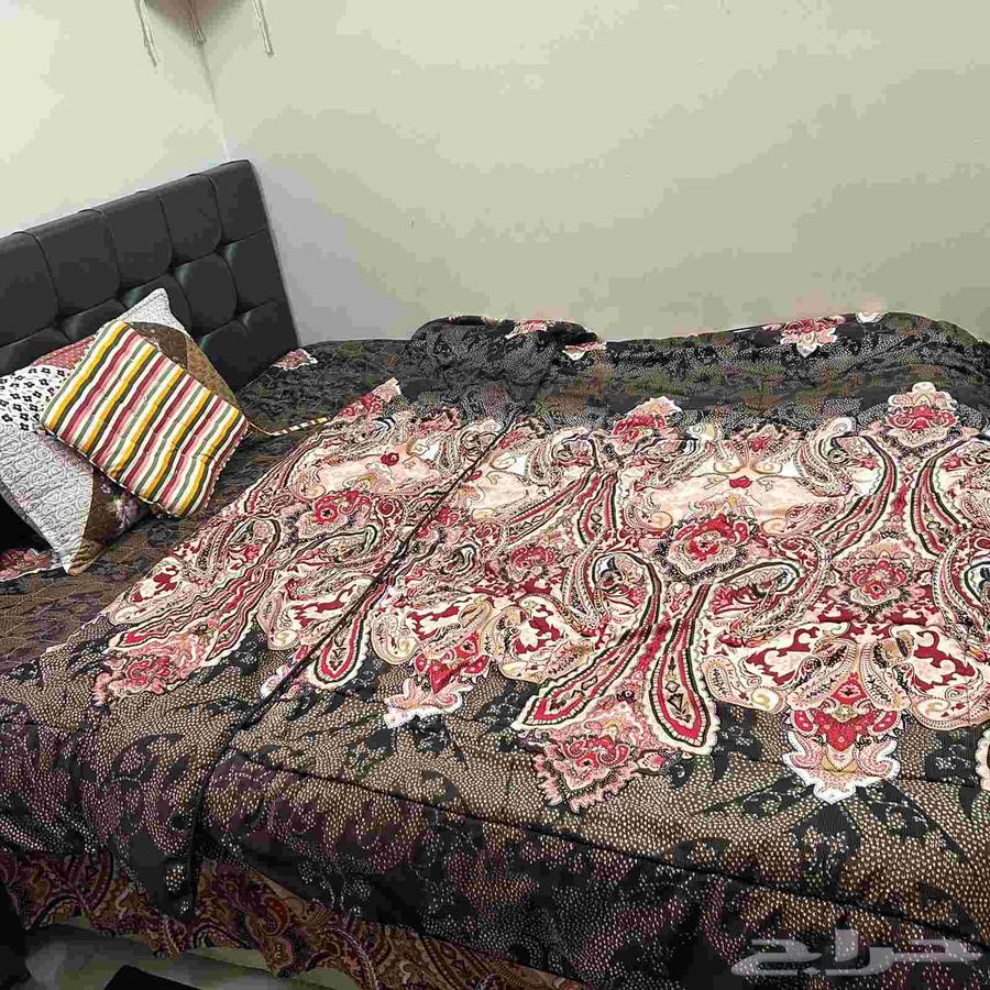 King-size bed with mattress64550676118018112