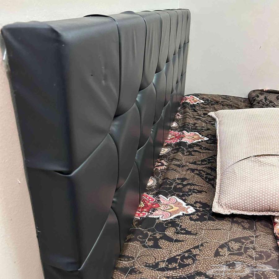 King-size bed with mattress64550676118018110