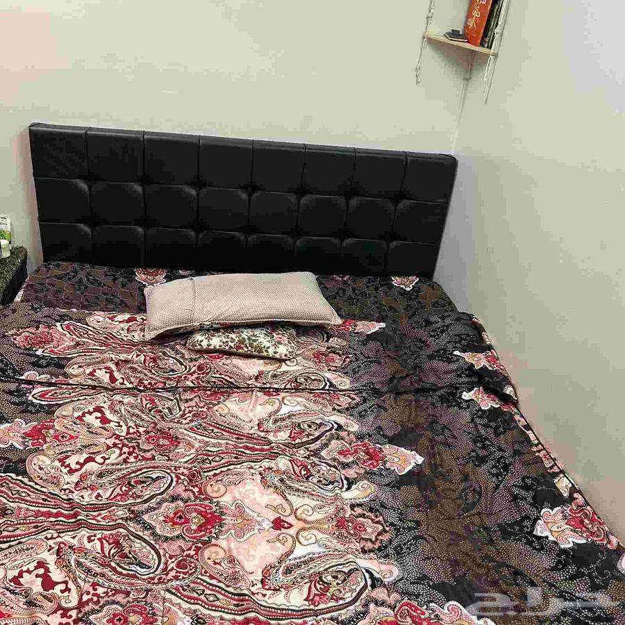 King-size bed with mattress64550676118018111