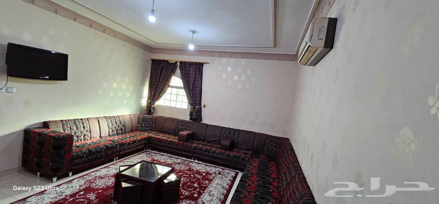 مجلس كبير 9 قطع  طاوله صغيره للبيع السعر 250 ريال64548406455426110