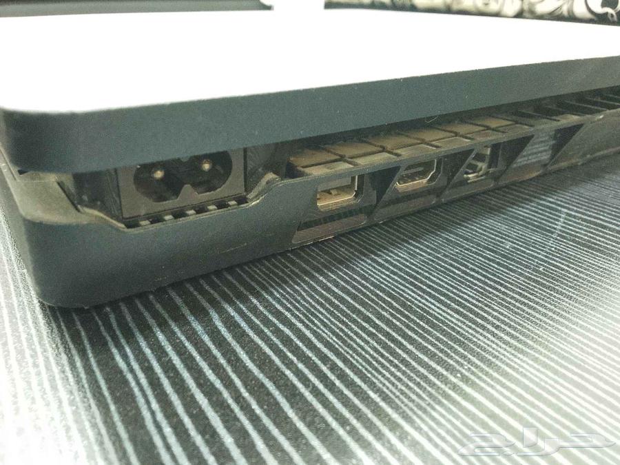 PlayStation 4 with original controller and three negotiable discs64470018292867112