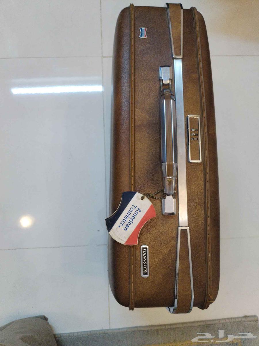 حقيبة سفر يدويه American Tourister. قديمة جدا انتيك64544157190275110