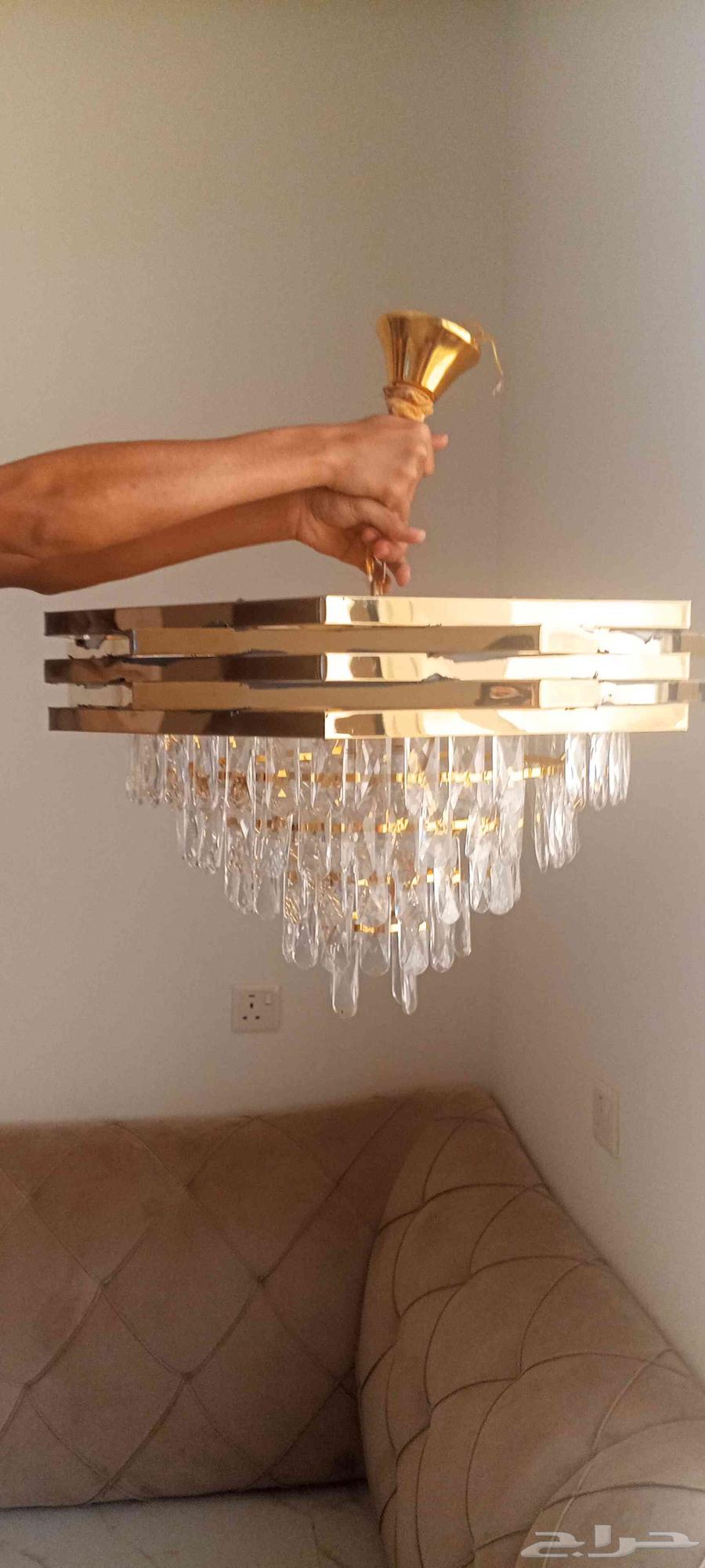 نجفه شبه جديده ما فيه خدش واحد والله بقراطيسها البيع مستعجل64546526053123110