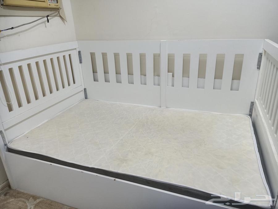 سرير بالمرتبة والمرتبة شبه جديده64546860386689110