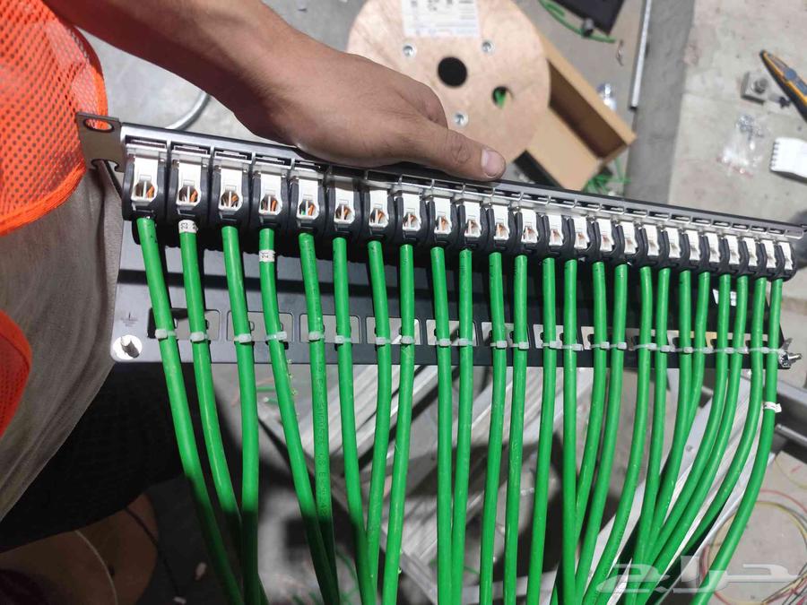 كهربائي وفني شبكات وتركيب كاميرات مراقبه64395295894017111