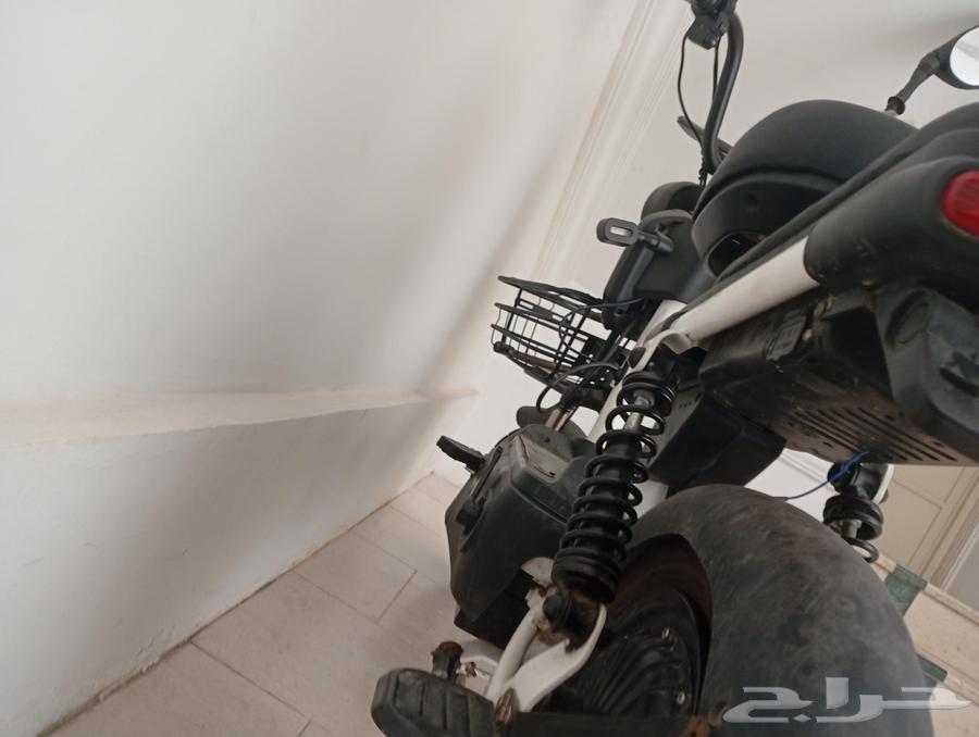 اسكوتر كبير للبيع السرعه 61 ولا فيه شي الاسكوتر جديد والبطار64546175192450113