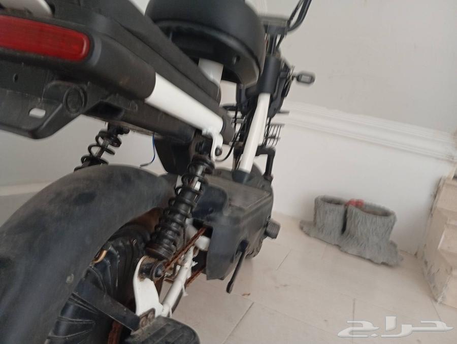 اسكوتر كبير للبيع السرعه 61 ولا فيه شي الاسكوتر جديد والبطار64546175192450114