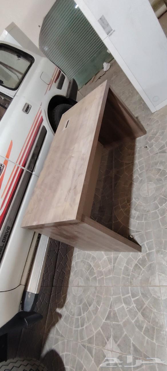 يوجد مكاتب مع الكراسي نضيفه جدا للبيع64544636118401114