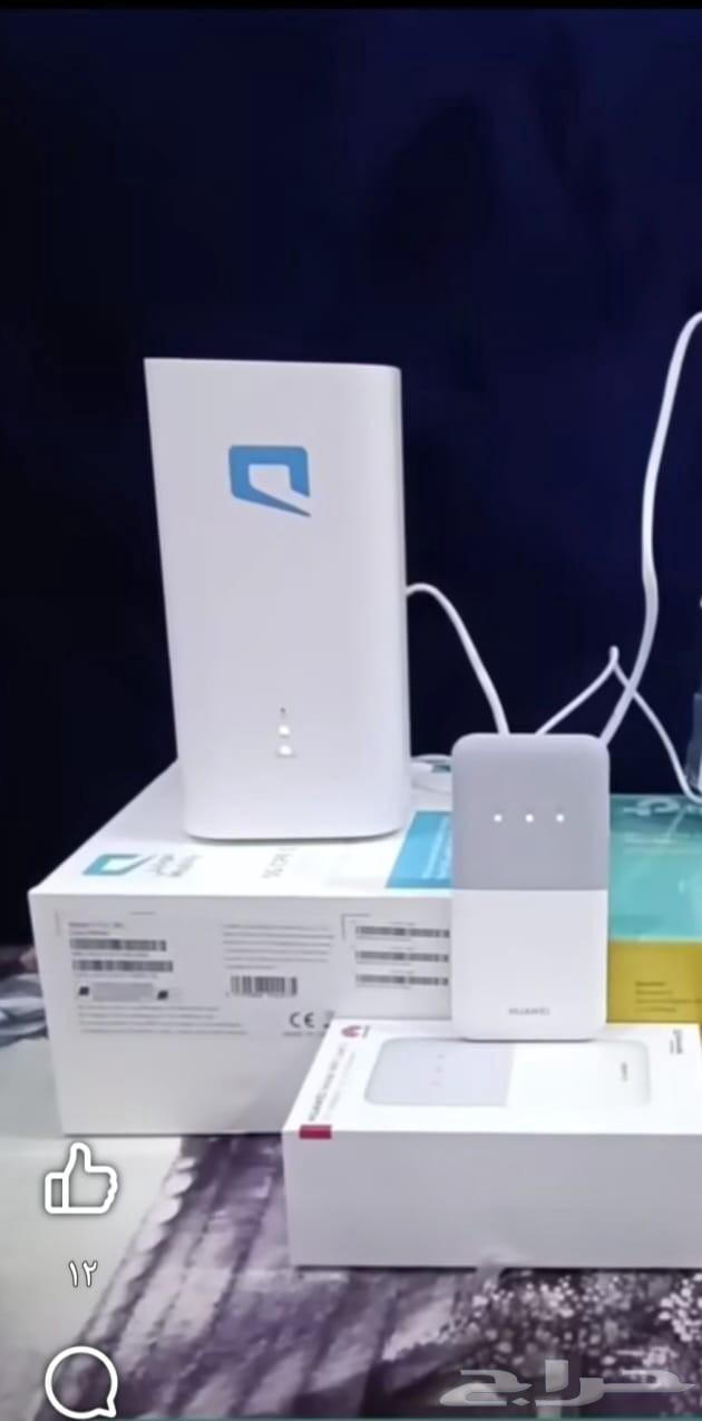 The device is unlocked with a SIM card and comes with a gift64552305918081110