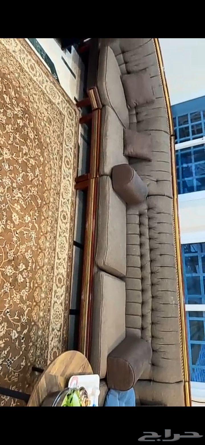 كنب للبيع نظيف و بحاله جيده64547165768577110