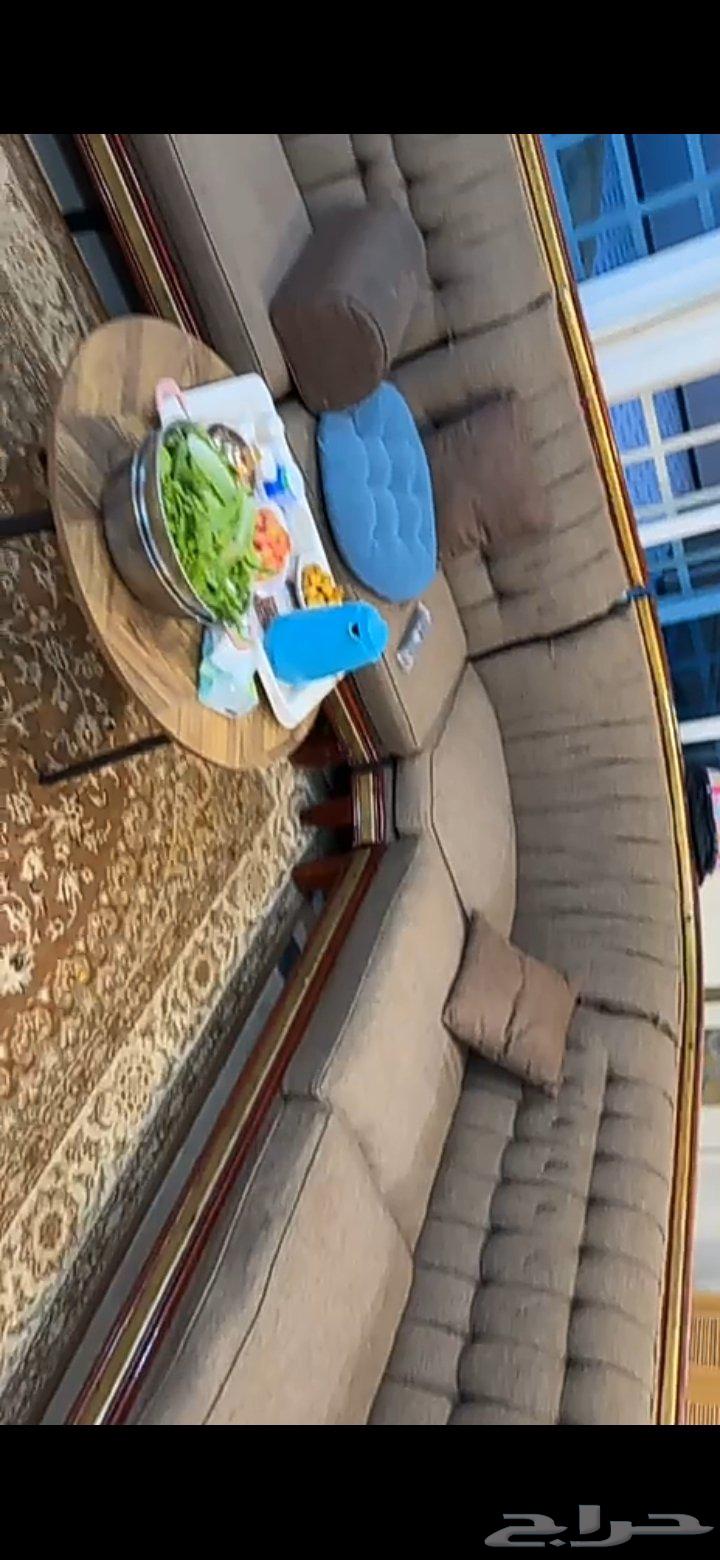 كنب للبيع نظيف و بحاله جيده64547165768577111