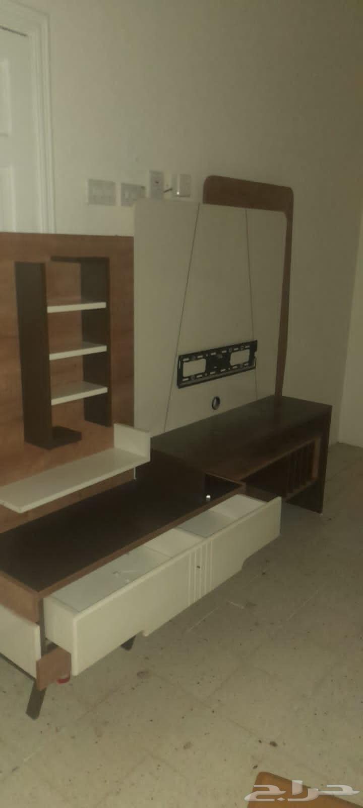 طاولة تلفزيون نظيفه للبيع64548800433154110