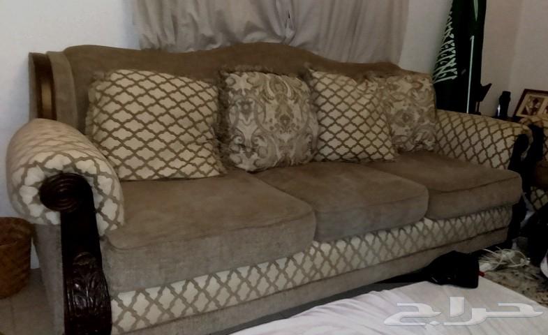 Selling a sofa set and tables64546567747843110