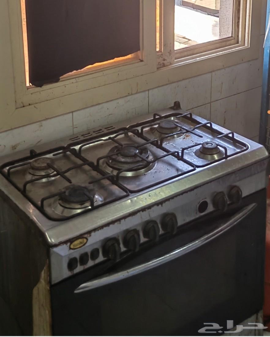 ثلاجه وفرن بحالة ممتازة ماشاء الله64545757731458112