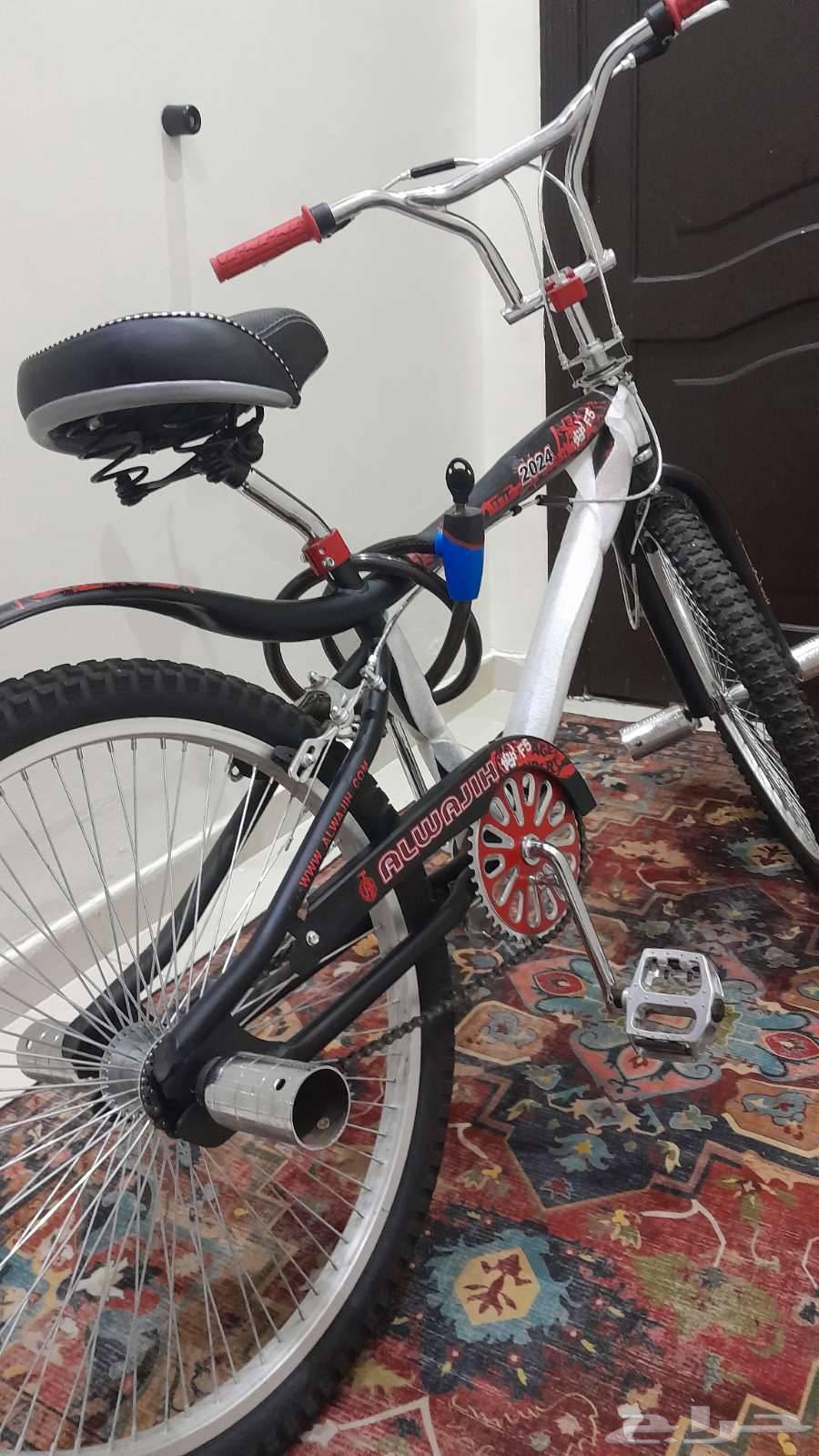 New bike used for only a week, still with its bags, size 2464550332421762111