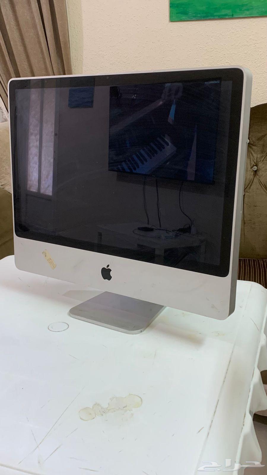 An old Apple iMac screen and a TV screen that don't work64546393471362113