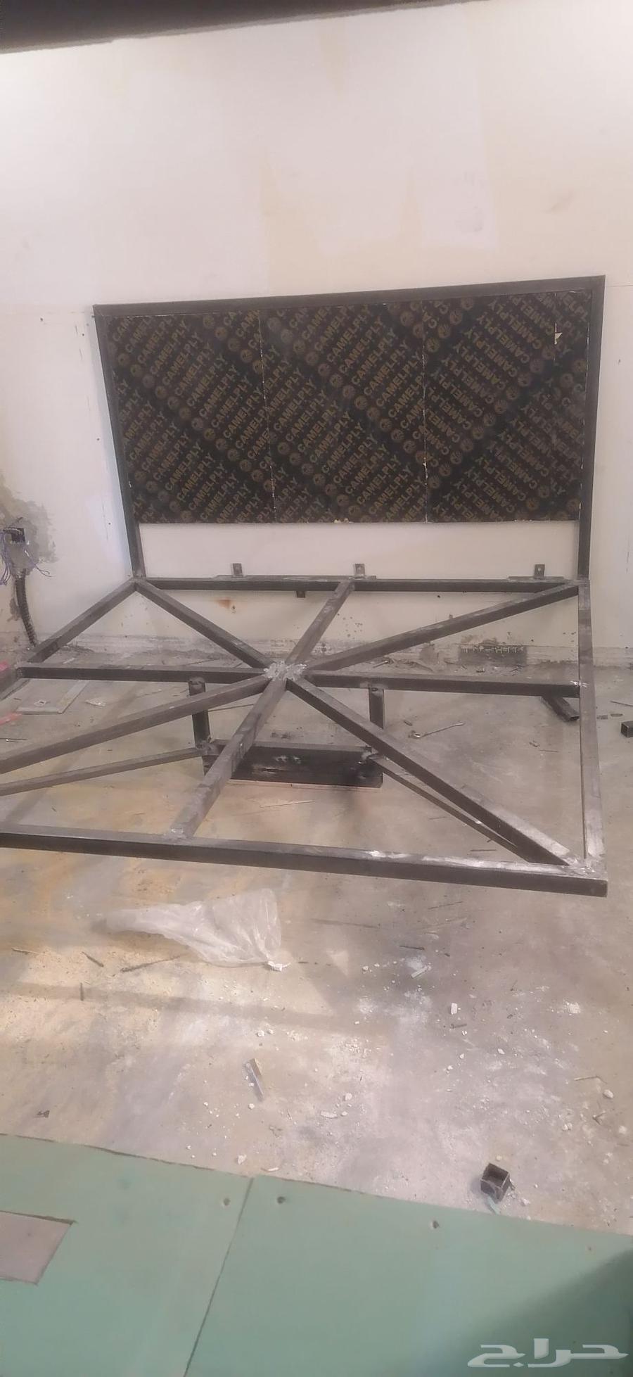 سرير حديد معلق بدعامه واحده فقط غير مكلف ريخص قوي جدا يتحمل64548924413315110