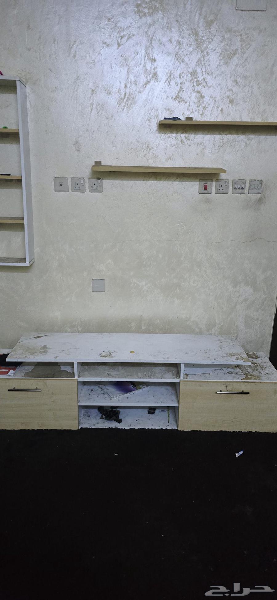 طاولة للبيع مع رفوفها64552062352386110