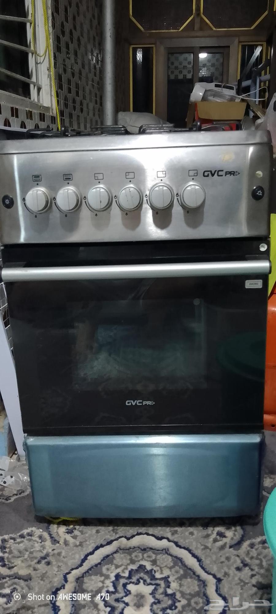 فرن اربع شعلات مع شوايه نضيف جدا  رقم للتواص64545431314433111