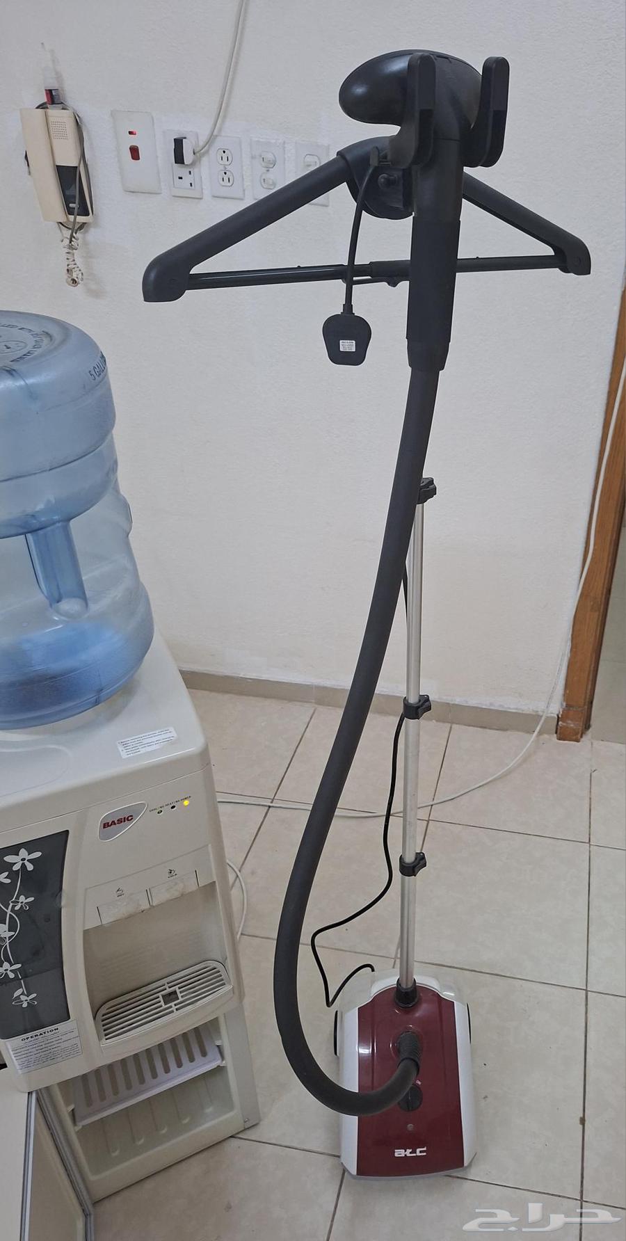 للبيع طاولة طعام معه كولر ماء ومكواة بخار64558197589889113