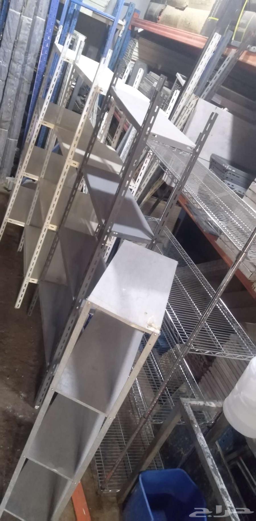 Various shelves in different sizes and shapes, used and new, at a reasonable price64555828604419113