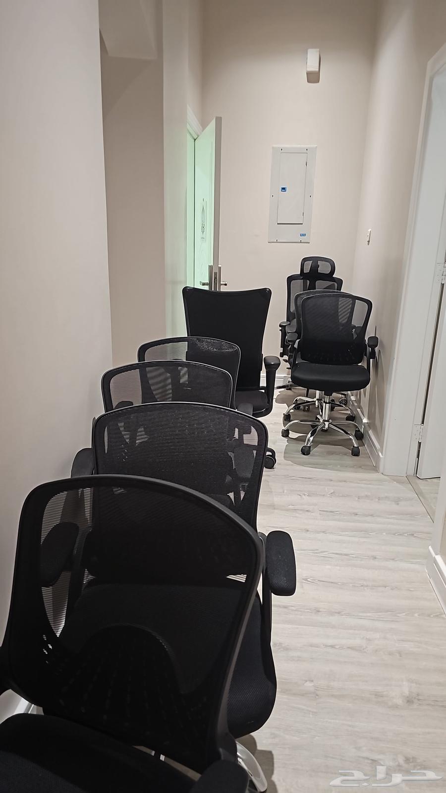 Swivel chairs without headrest64555194406658110