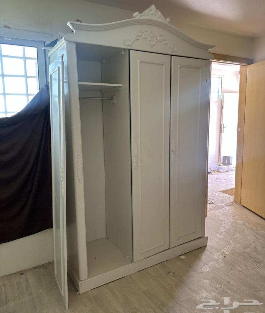 اثنين دولايب شبه جديد بسعر مناسب ع السوم64555828585859111