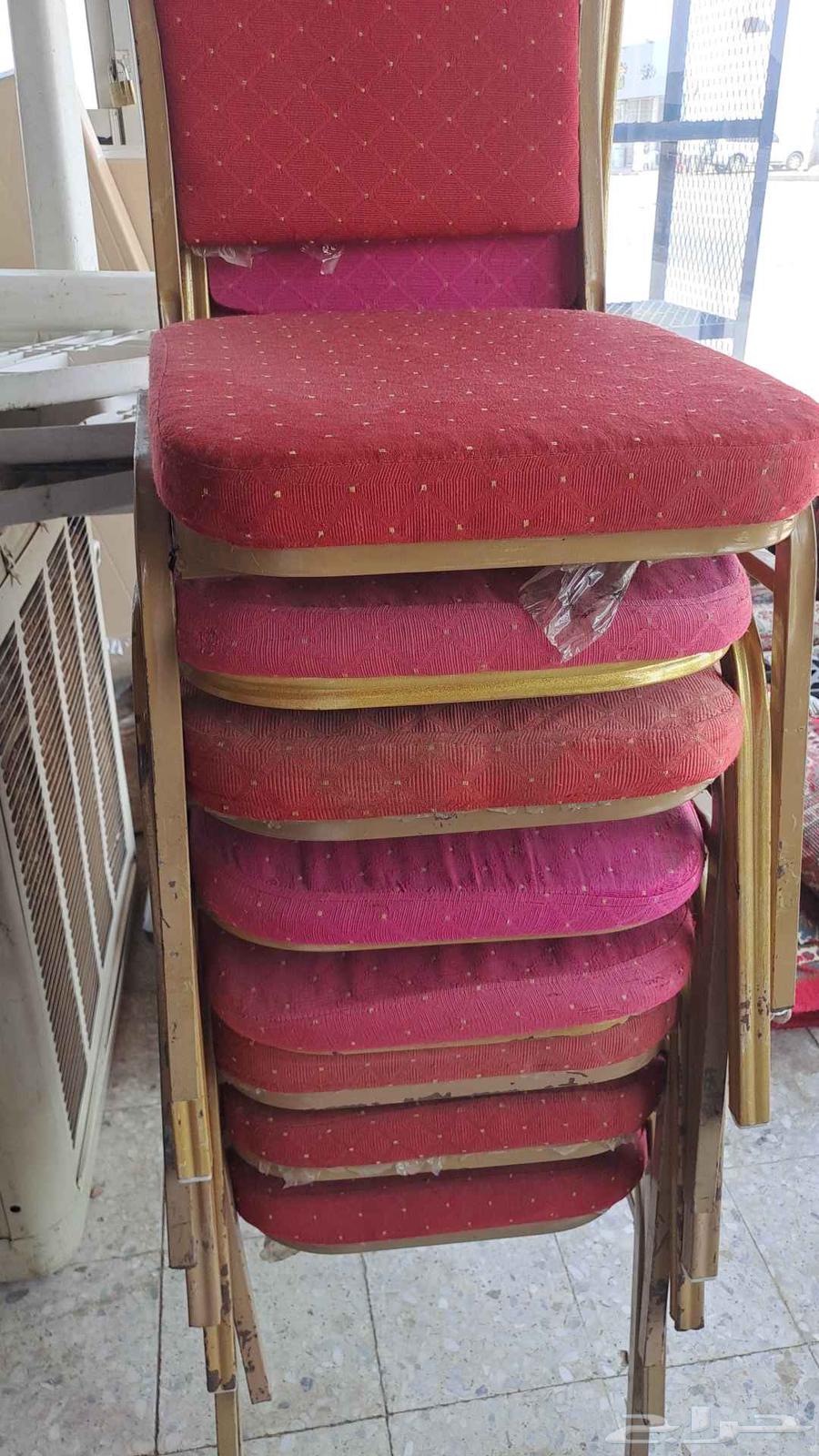 يوجد لدينا تاجير كراسي افراح مع طاولات وزل للمناسبات64560445364995110