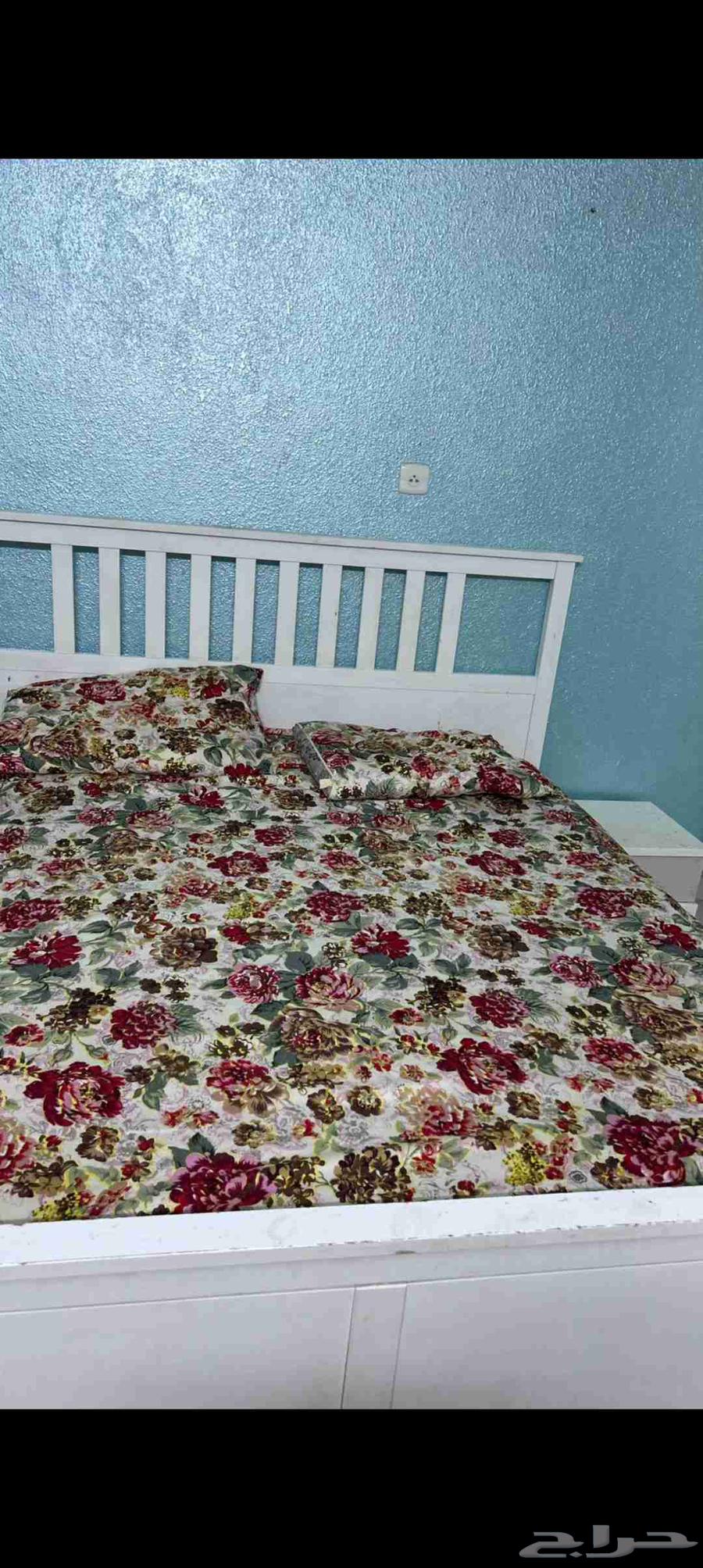سرير نفر و نص مع المرتبه المرتبه نضيفه و الخشب سليم64561151085058110
