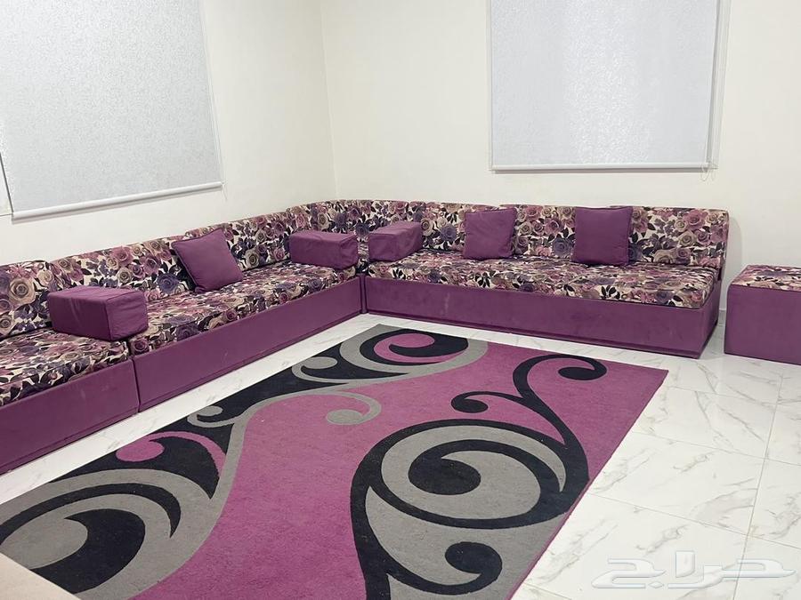 كنب ثلاثه في اربعه ونص مع خزانات تحت مع سجاده64562586382081111