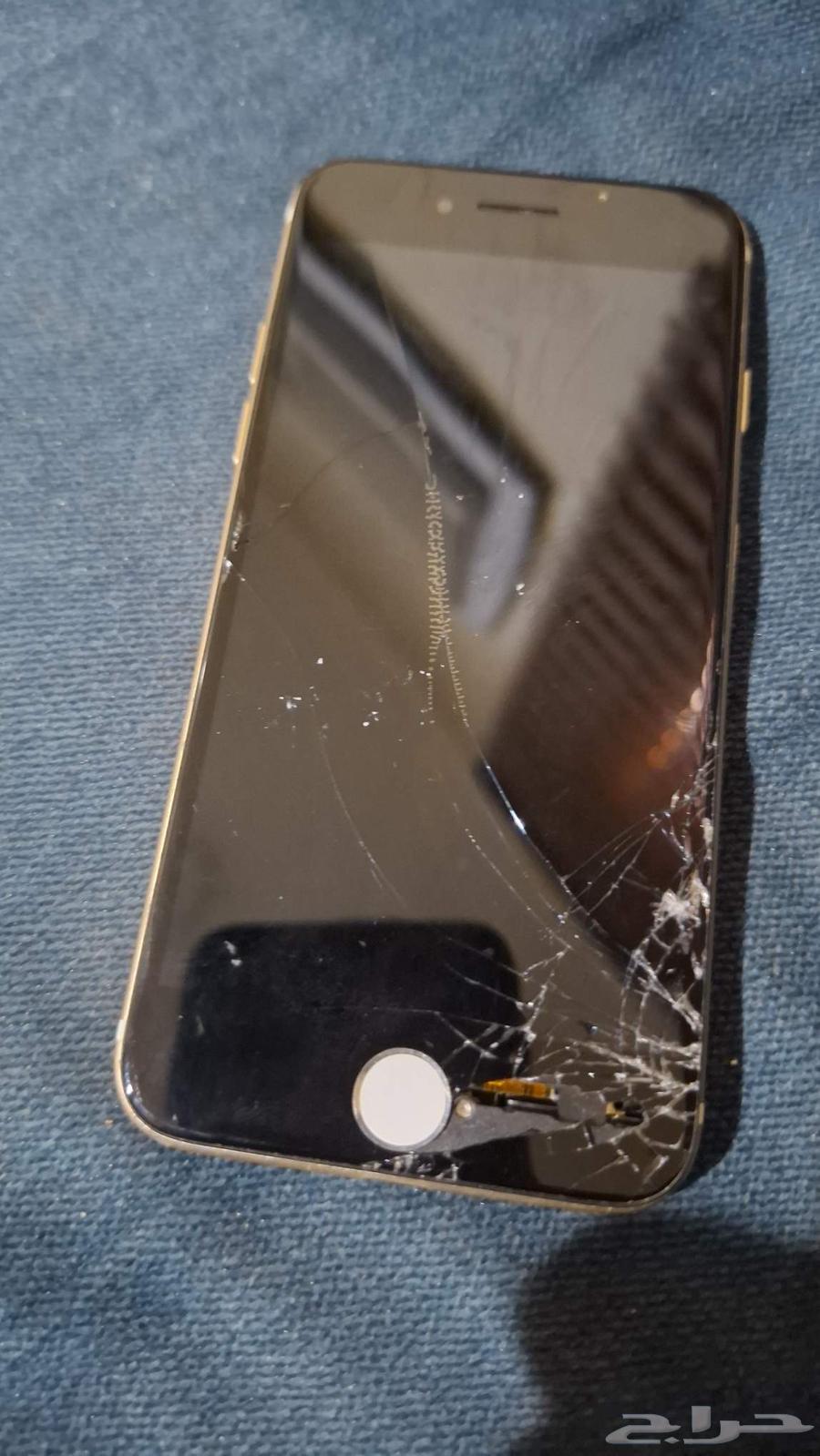 iPhone 7 for sale with broken screen and iCloud locked64556314143490111