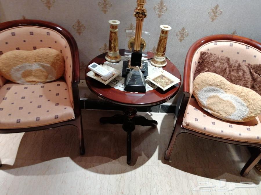 يوجد للبيع مكتب وغرفة نوم واغراض اخري للبيع64560809997697111