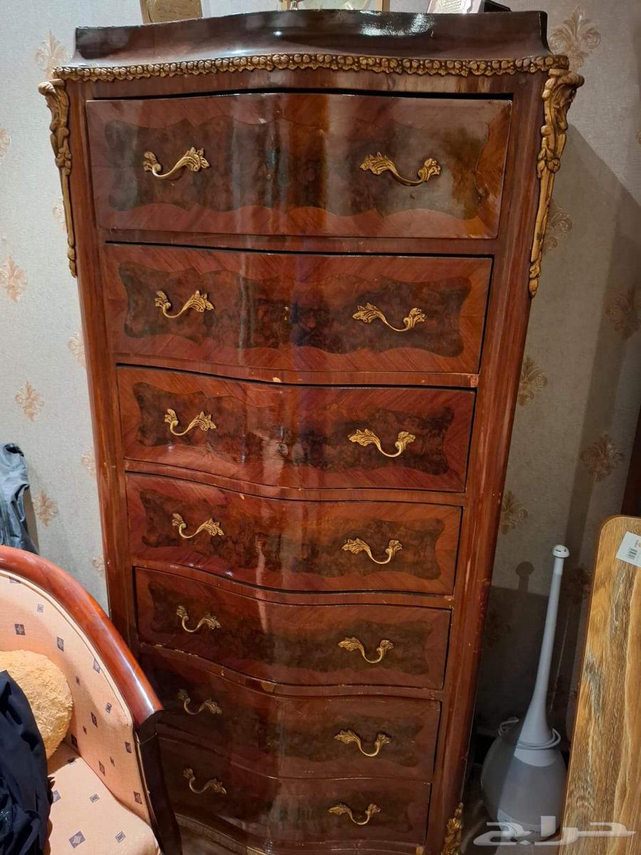 يوجد للبيع مكتب وغرفة نوم واغراض اخري للبيع64560809997697113