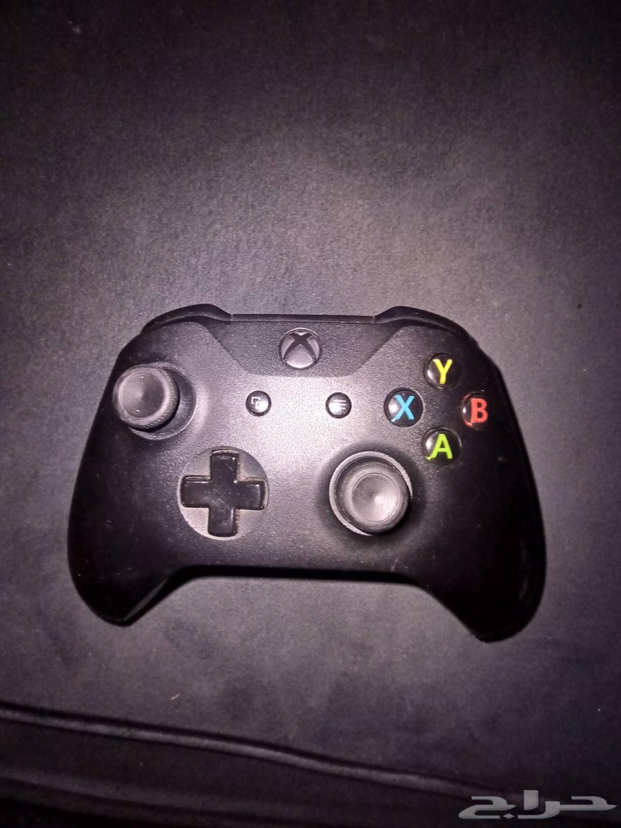 يد اكس بوكس نظيفة ولا فيها ولا خراب64553525032067110